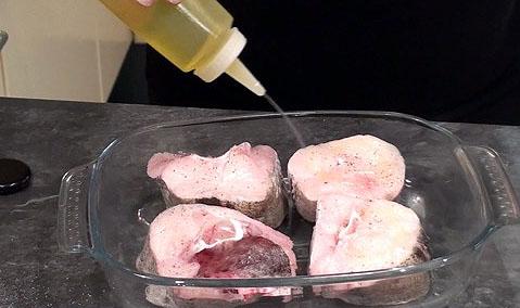 Merluza al horno con angulas sucedáneas y Gambas14