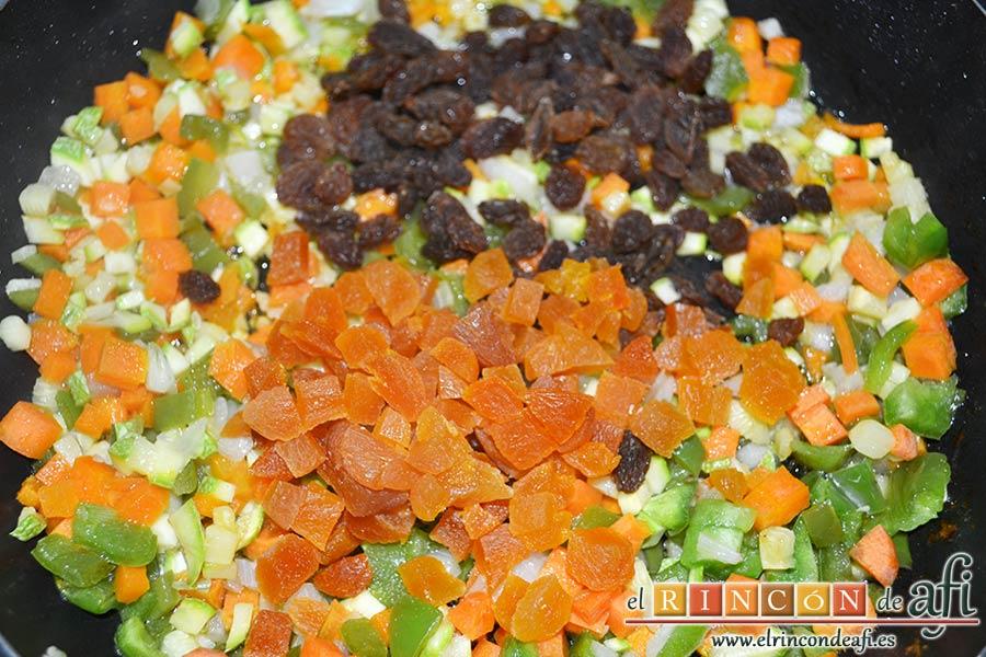 Tabulé estilo Afi, añadir a las verduras pochadas las pasas y orejones cortados en trocitos