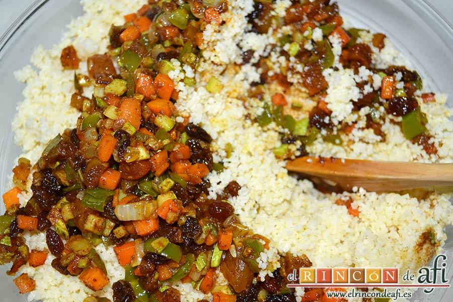 Tabulé estilo Afi, remover bien y volcar las verduras sobre el cuscús