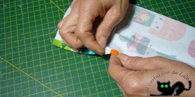 Cosemos el vuelto del que será la parte trasera del bolsillo