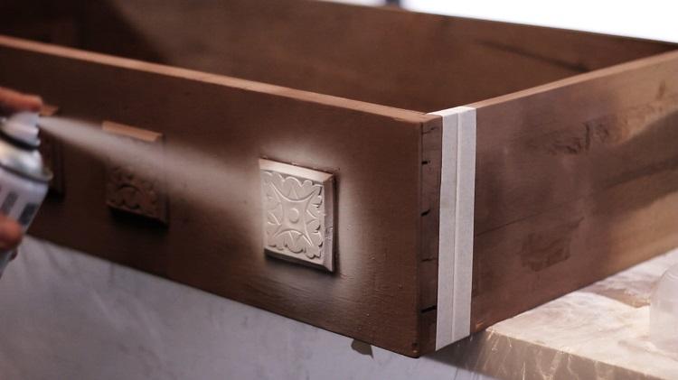 Comoda vintage con chalk paint spray 7