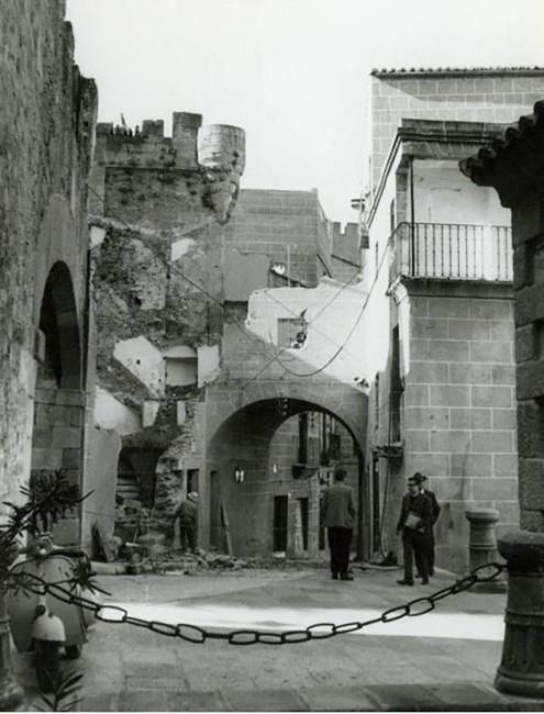 Derribo del Arco del Corregidor (Cáceres, 1967)