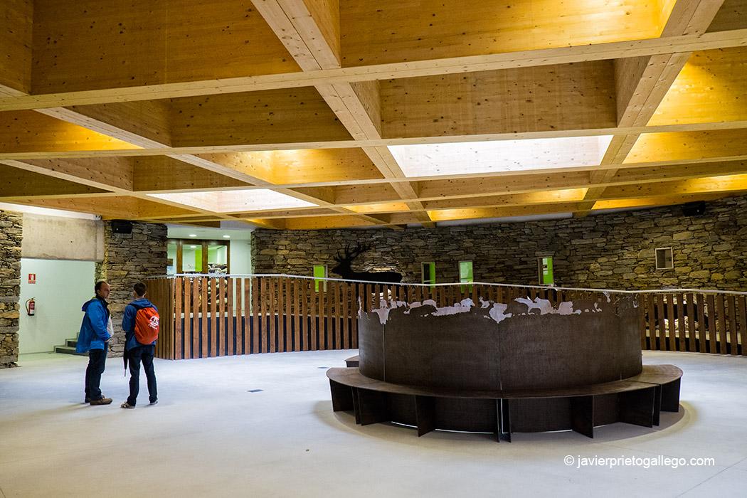 Centro del Lobo. Robledo. Comarca de Sanabria. Zamora. Castilla y León. España © Javier Prieto Gallego;