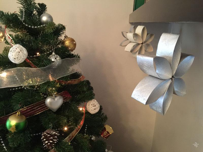 This is how we decorate our Christmas tree, DIY ornaments, craft ornaments and a mix of tids and bits | Via www.sweethings.net