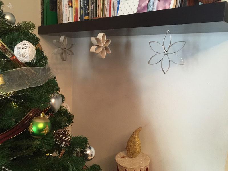 This is how we decorate our Christmas tree, DIY ornaments, craft ornaments and a mix of tids and bits | Toilet paper roll ornament with silver spray paint | Via www.sweethings.net