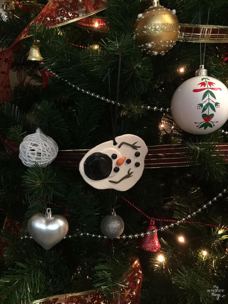 This is how we decorate our Christmas tree, DIY ornaments, craft ornaments and a mix of tids and bits | Fimo snowflake ornament | Via www.sweethings.net