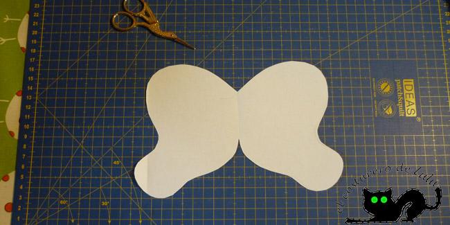 Cortamos el patrón de las alas de la misma forma