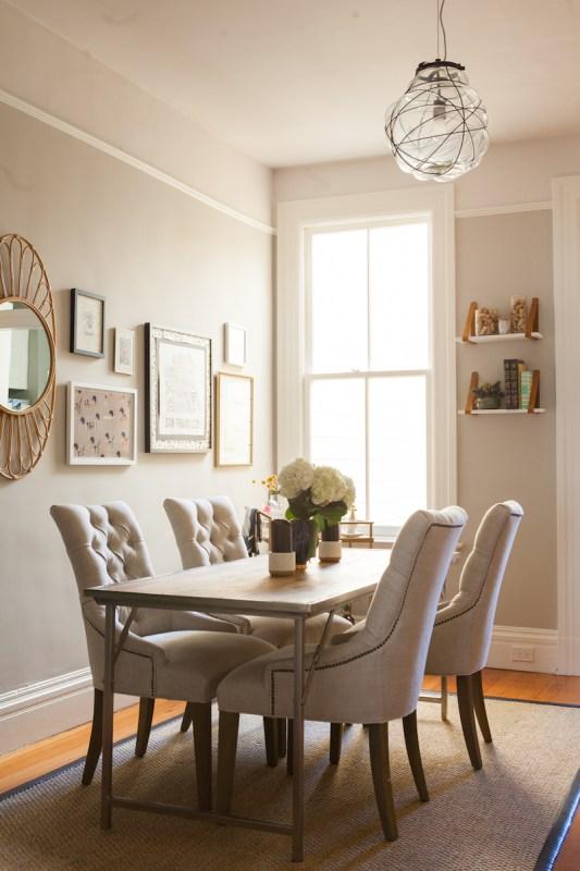 Un comedor con decoración elegante