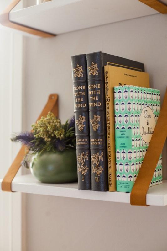 Baldas con tiras de cuero