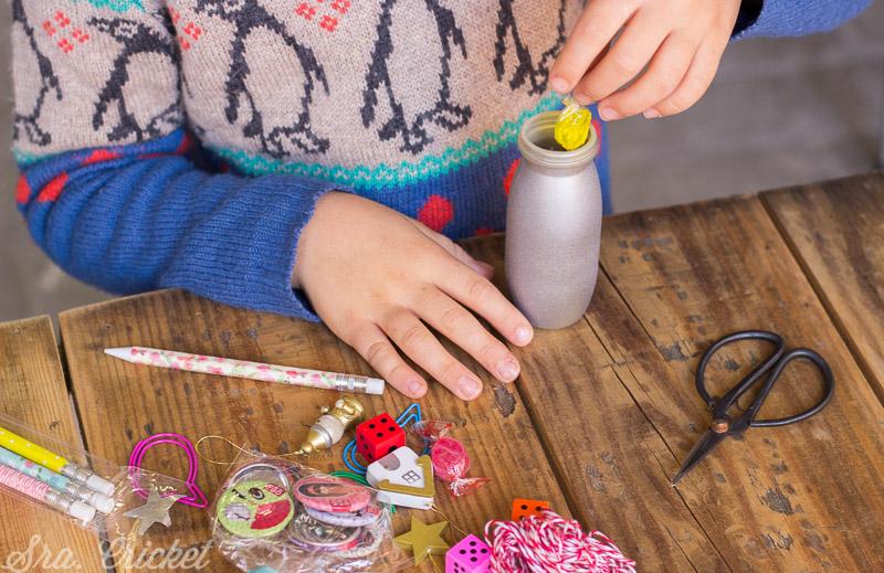 manualidad navideña con botes de actimel