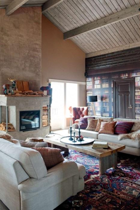 Casas con encanto: un refugio revestido en madera con toques étnicos