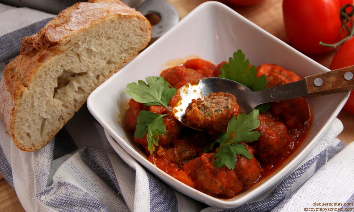 Albóndigas con salsa de tomate