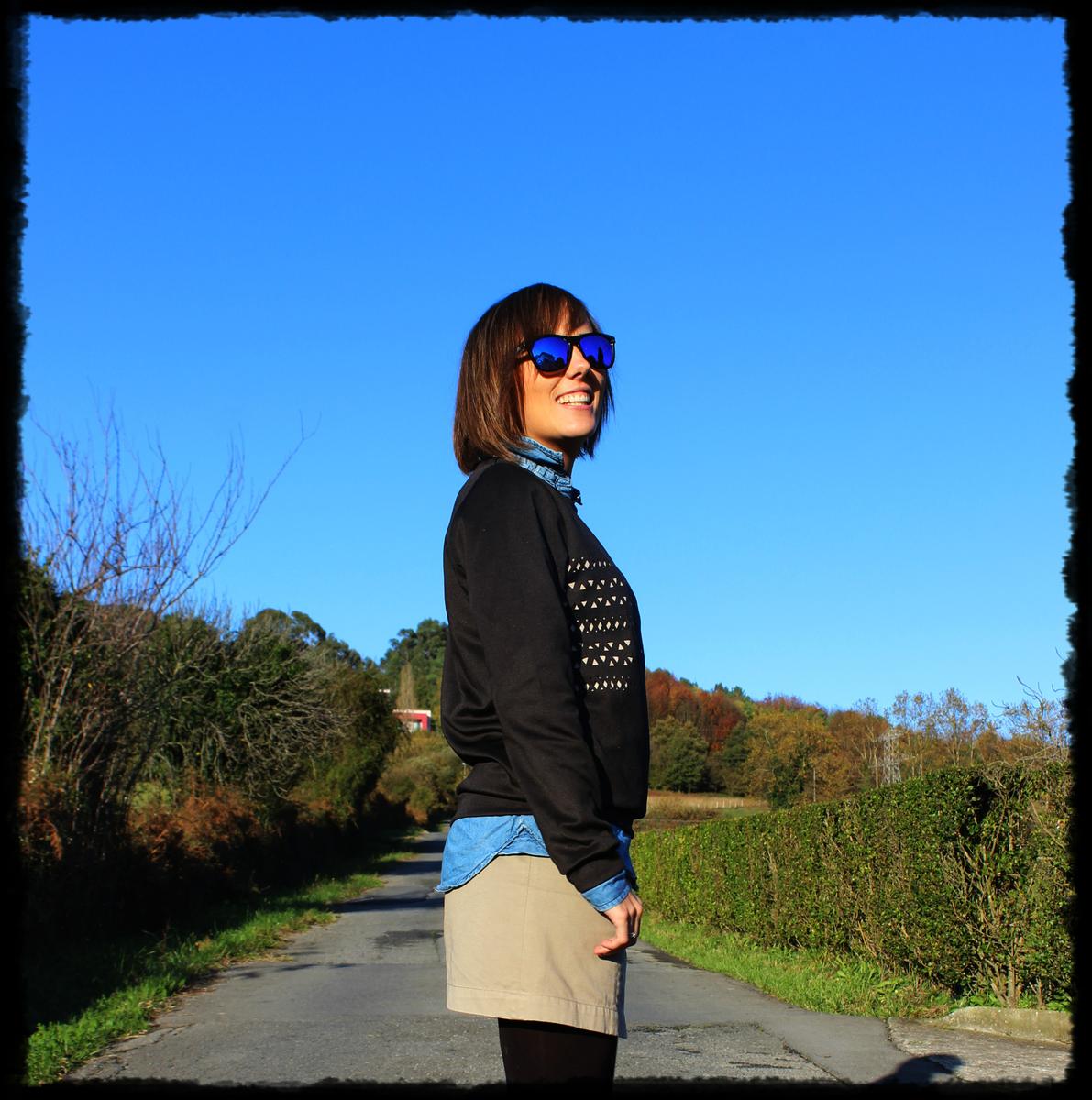 Look con sudadera chic