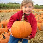 niña con calabaza