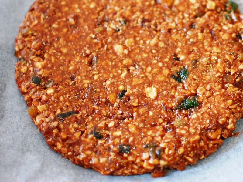 Panforte de Siena antes de hornear. He formado la torta sin molde, porque no tenía ninguno del tamaño adecuado.