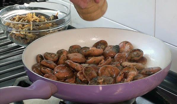 Lomo relleno de jamón y setas16