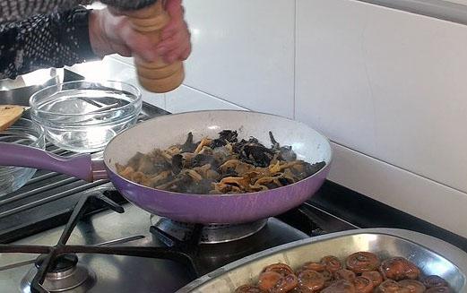 Lomo relleno de jamón y setas26