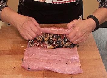 Lomo relleno de jamón y setas43