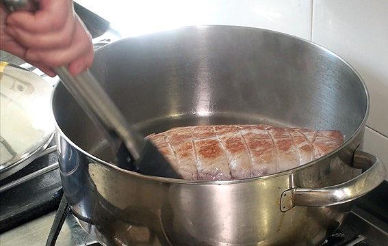 Lomo relleno de jamón y setas52