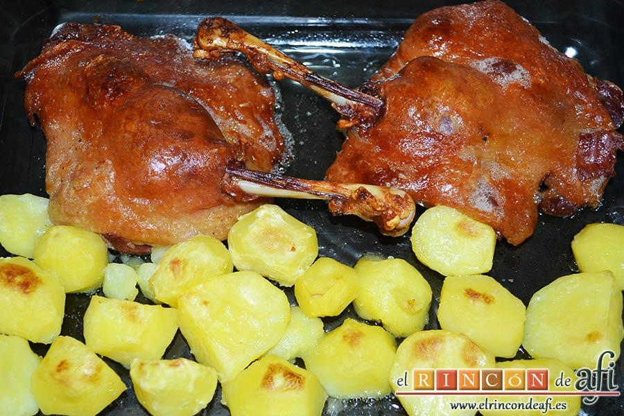 Confit de pato con salsa de naranja, hornear y gratinar