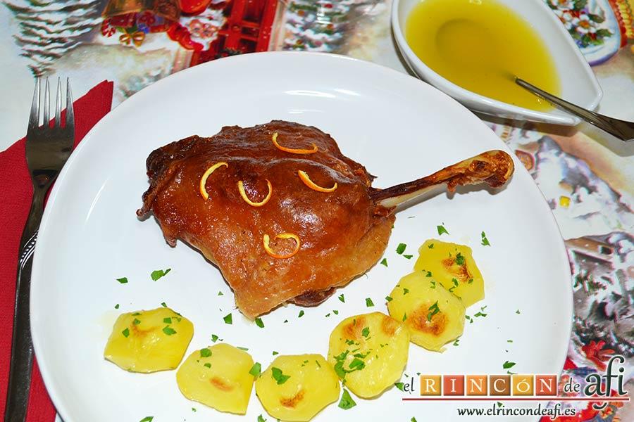 Confit de pato con salsa de naranja, sugerencia de presentación