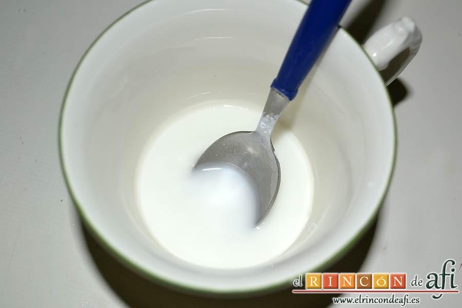 Confit de pato con salsa de naranja, diluir la maizena en agua fría