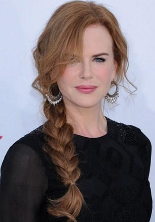 Cola a un lado, suelta