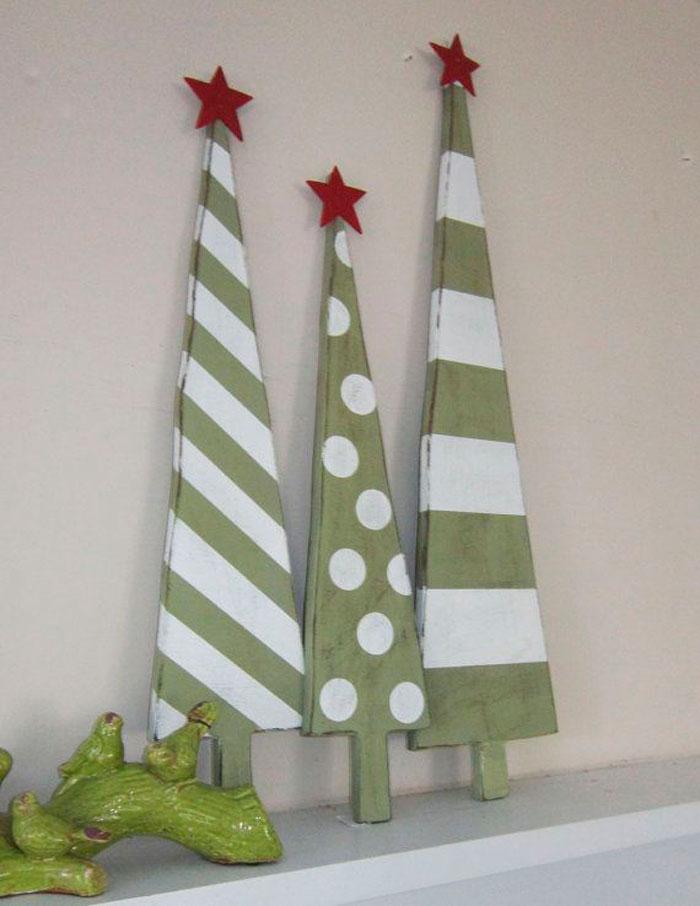 DIY alternative Christmas trees made out of recycled or up cycled objects | Via www.sweethings.net