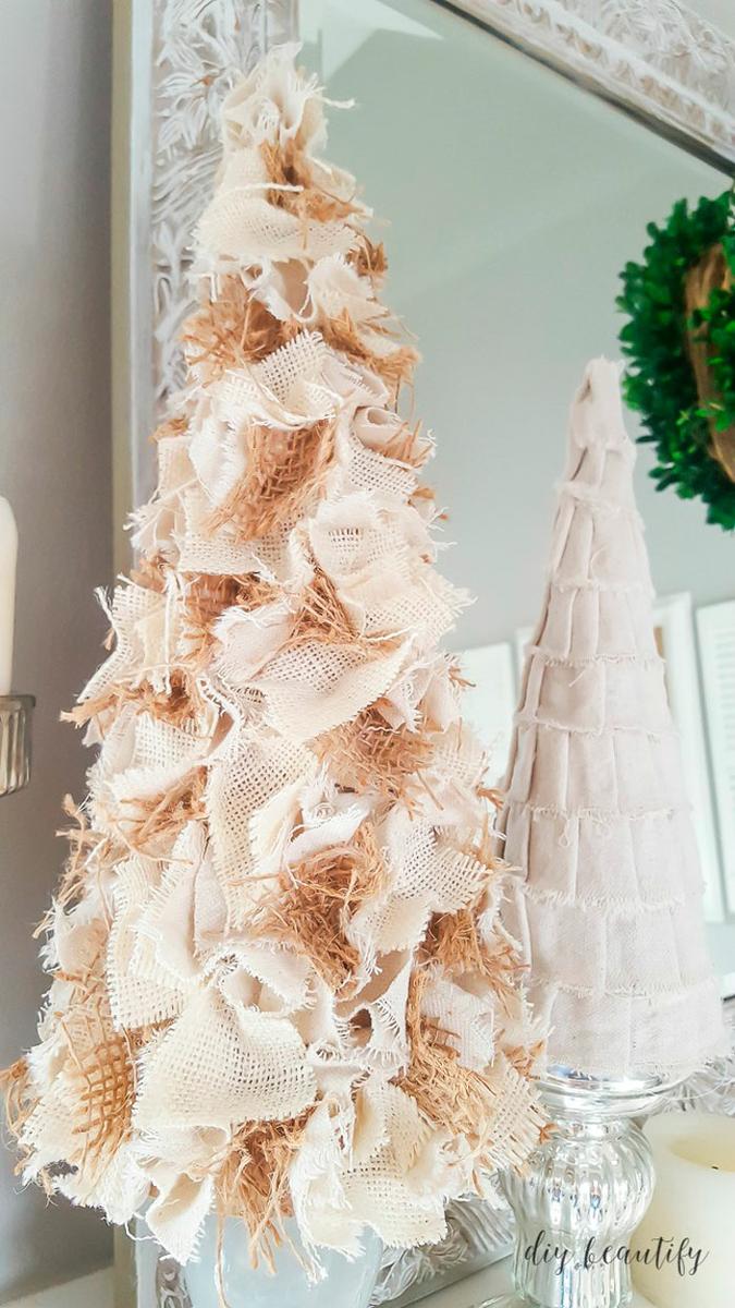 DIY alternative Christmas trees made out of recycled or up cycled objects | Via www.sweethings.net