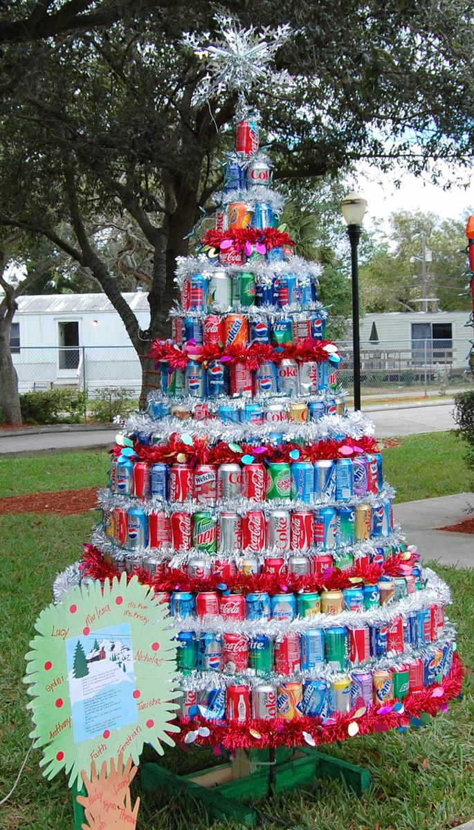 DIY alternative Christmas trees made out of recycled or up cycled objects | Via www.sweethings.net