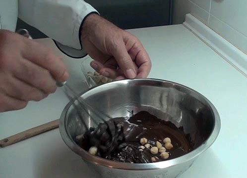 turrón de chocolate con avellanas10