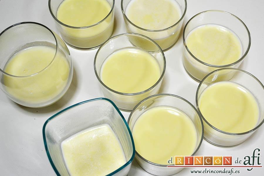 Panacota de chocolate blanco con mermelada de frutos rojos, dejar que atemperen