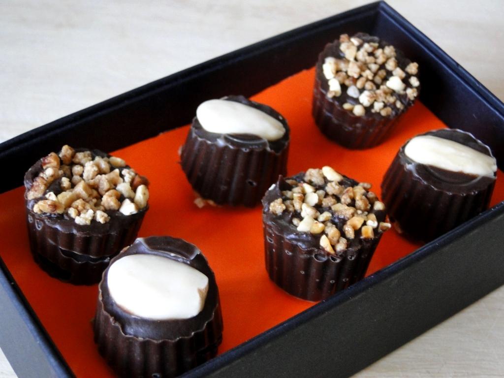 bombones de chocolate y almendra sin azúcar- en caja regalo