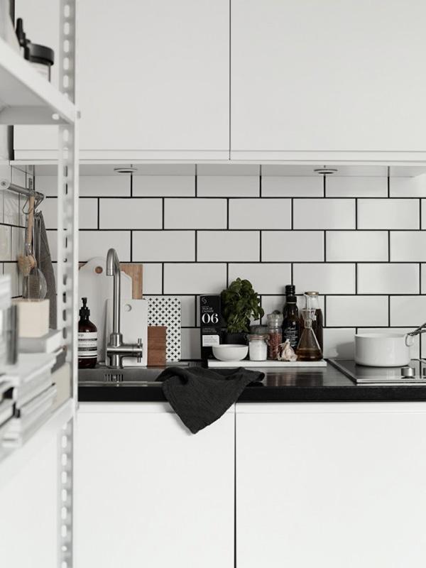 AllYourSites-Junta negra en la baldosa-7