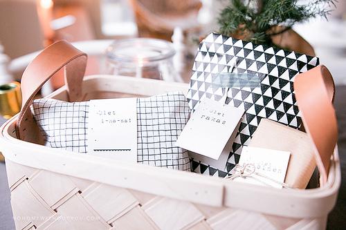 04-wrapping-christmas