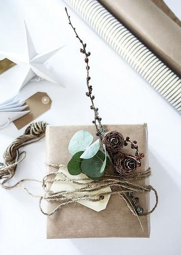 02-christmas-wrapping- paper
