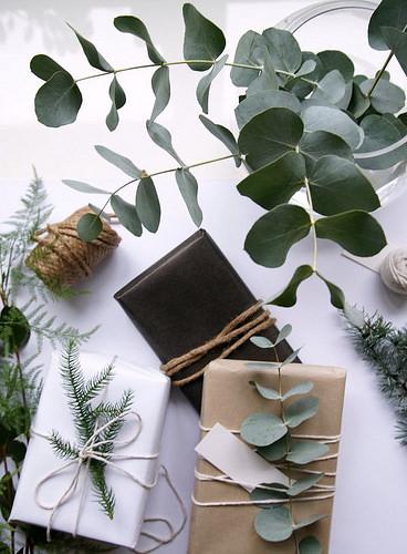 04-christmas-wrapping- paper