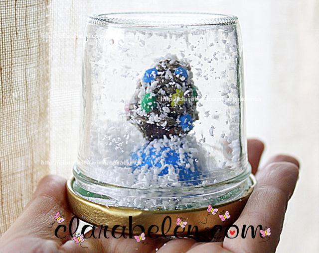 Bola de nieve con piña y plastilina