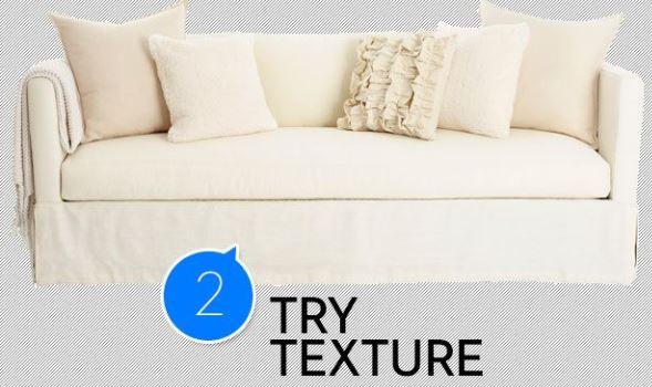 alt="cojines en el sofá"