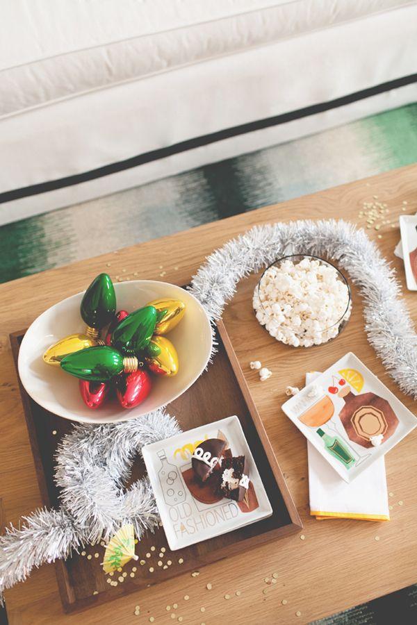  bol con adornos de navidad bolas y espumillon y palomitas