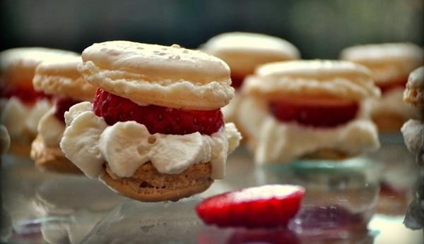 macarrons con nata y fresa - dulces navideños