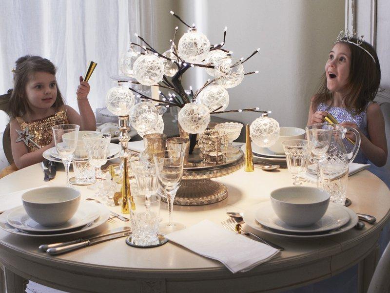 centros de mesa navideños Centro de mesa con bolas