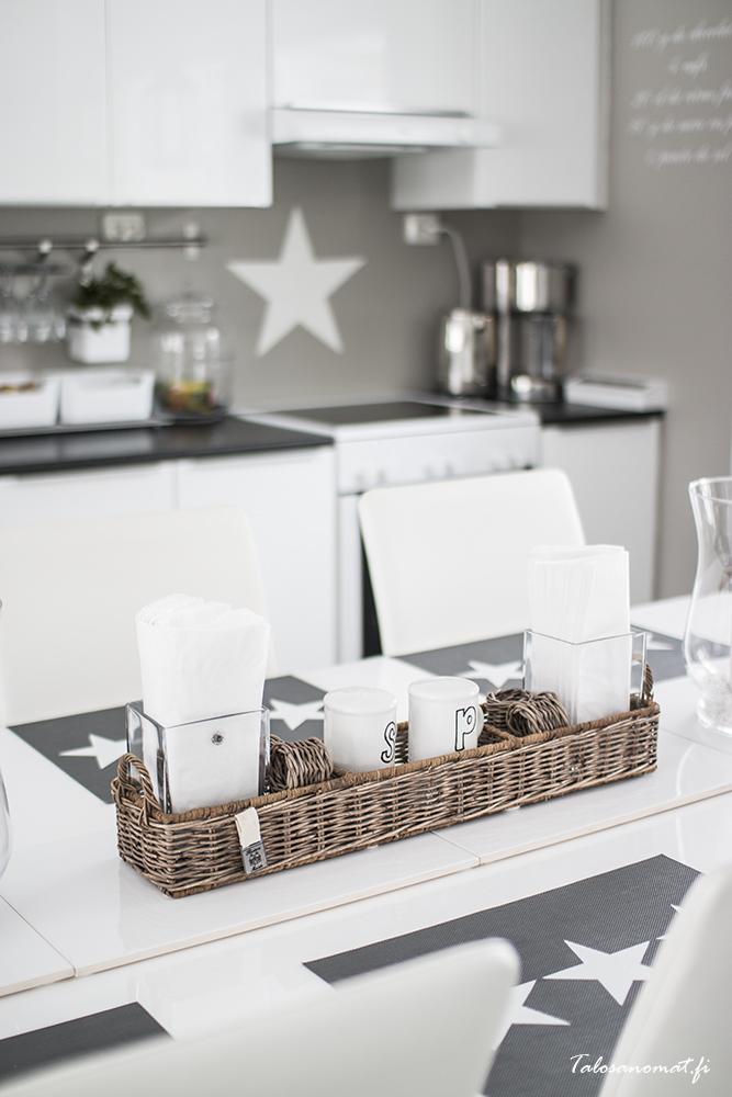 decoración con estrellas en una casa de estilo nórdico 3