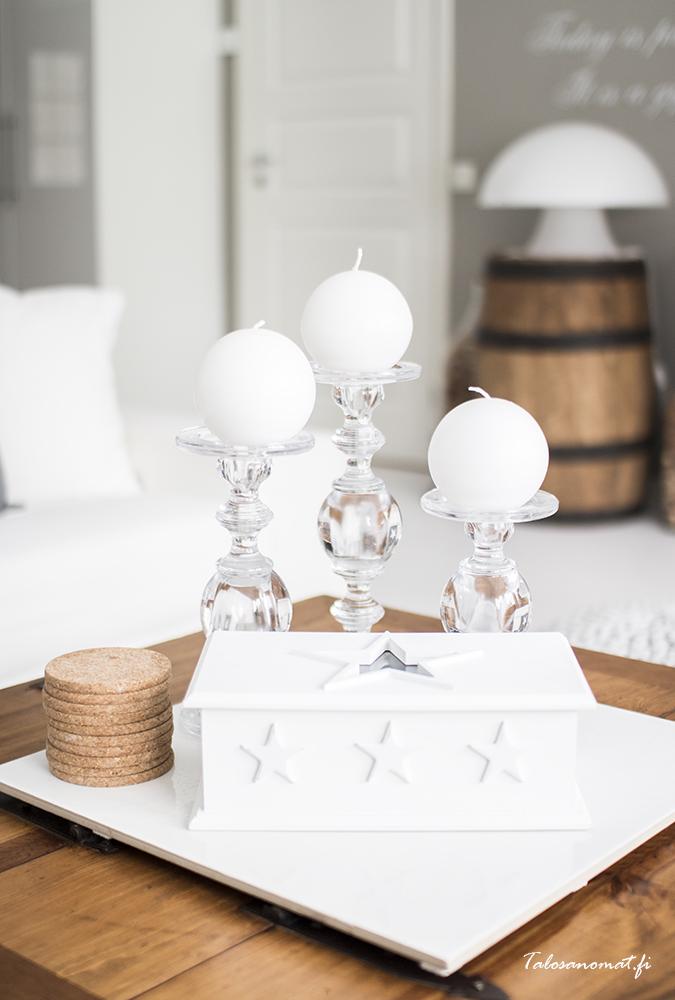 decoración con estrellas en una casa de estilo nórdico 8