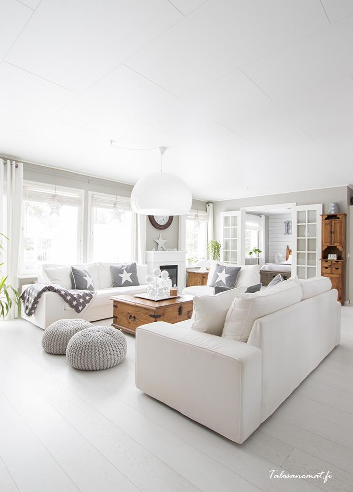 decoración con estrellas en una casa de estilo nórdico 9