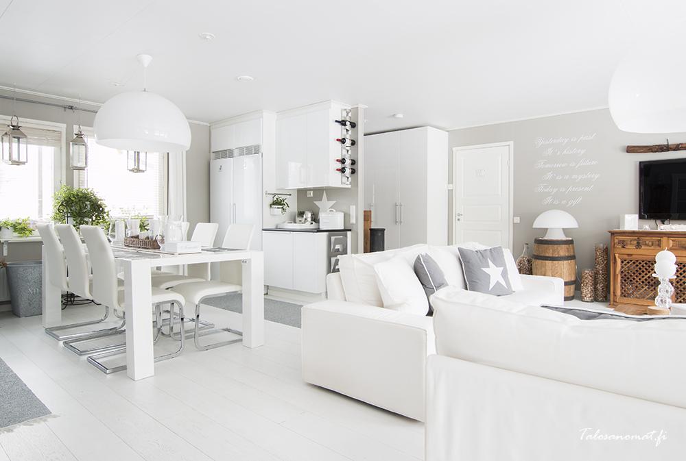 decoración con estrellas en una casa de estilo nórdico 11