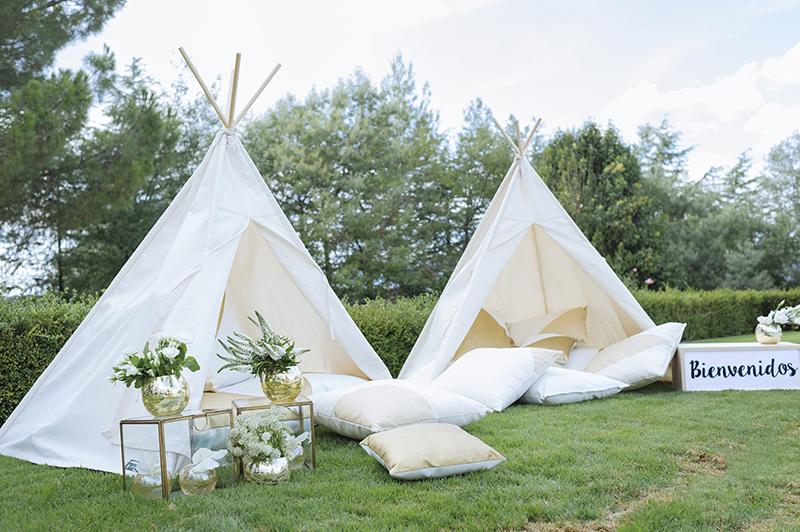 A white minimalist christmas en All Lovely Party