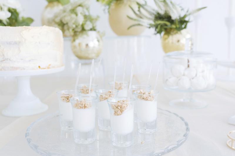 A white minimalist christmas en All Lovely Party