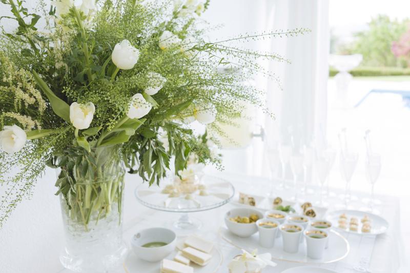 A white minimalist christmas en All Lovely Party