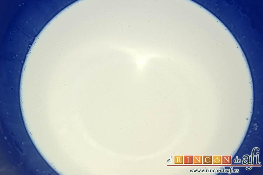 Pudin de panettone, batir muy bien hasta que queden los ingredientes incorporados